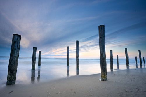 Zonsondergang bij palendorp Petten