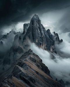 Wolkenformation am Berggipfel
