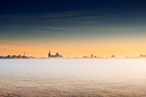 Zonsopkomst boven Den Bosch van Ruud Peters