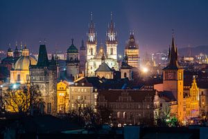 Uitzicht over Praag in de avond