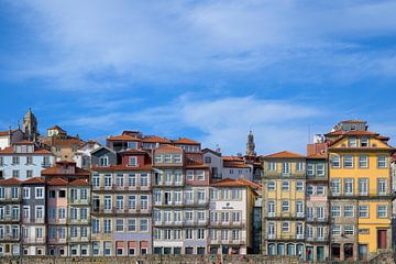Oude huizen in het centrum van Porto van Barbara Brolsma