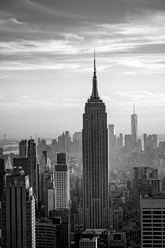 Empire State Building during sunset by Arjen Schippers