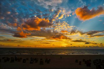 Wolken Zon Zee van HGU Foto