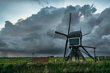 molen met onweersbui van Menno van der Haven