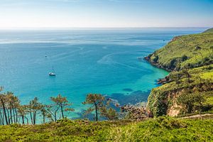 Blick über die Bucht Anse St. Nicolas, beim Cap de la Chevre, Bretagne