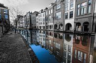 Kleur spiegeling van een zwart-wit beeld van de oudergracht in Utrecht van Wout Kok thumbnail