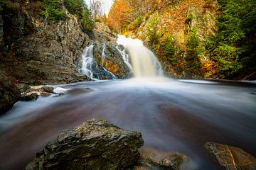 Bayehon waterfall by Mark Bolijn