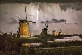 Lightning at the illuminated windmills of Kinderdijk by Frans Lemmens