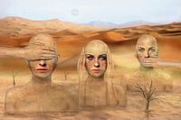 Three women in the desert, see nothing, hear nothing, say nothing