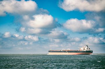Oil tanker Nordic Cross heading for open sea by Sjoerd van der Wal