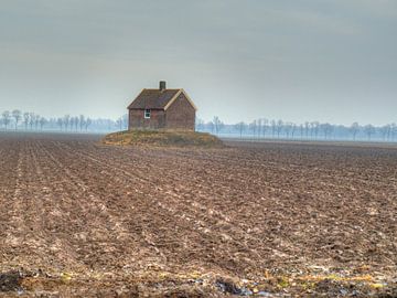 Une grange au milieu des champs sur P van Beek