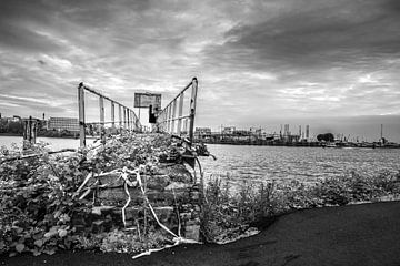 Urbex in de Rotterdamse haven van Ton de Koning