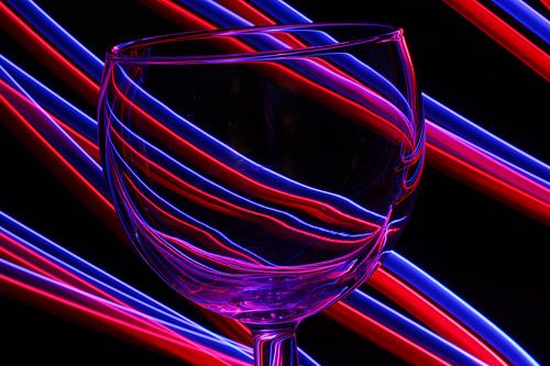 Artistiek wijnglas met lightpainting