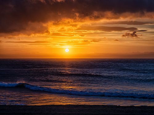 Sonnenaufgang am Playa de los Baños, Spanien