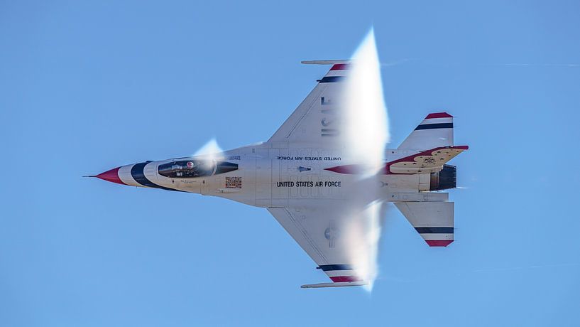 High-speed pass Thunderbird #5. by Jaap van den Berg