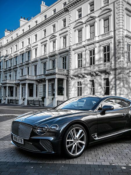 A Bentley near Victoria and Albert museum by Matthijs Noordeloos