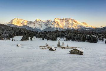 Alpiene gloed op de Karwendel van Michael Valjak