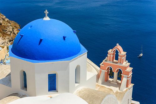 Cyclades architecture in Oia, Santorini, Greece