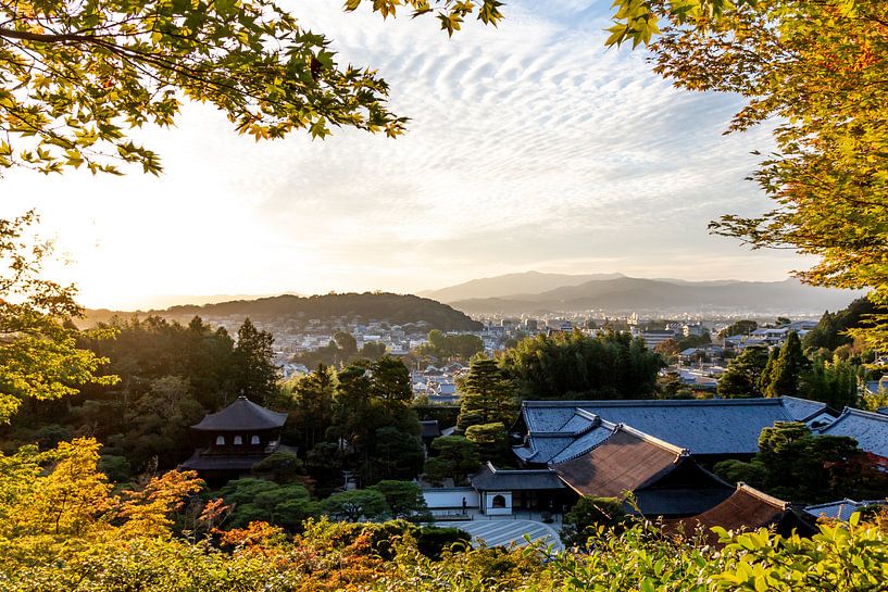 Sonnenuntergang in Kyoto, Japan von Mickéle Godderis
