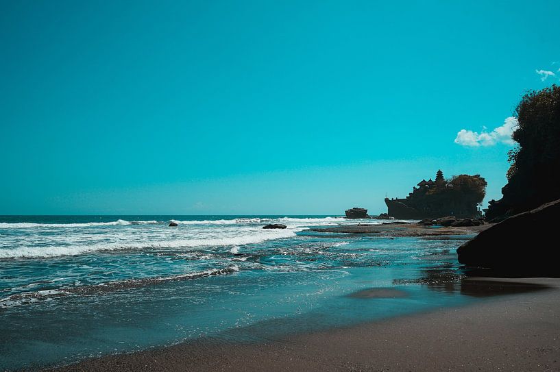 Bali by Hello Pompoyo