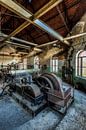 Oude industriële machines in een verlaten fabriek van Sven van der Kooi (kooifotografie) thumbnail