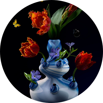 Royal Flora "Tulp" modern bloemstilleven van Sander Van Laar