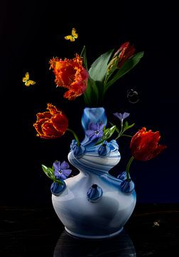 Königliche Flora "Tulpe" modernes Blumenstillleben von Sander Van Laar