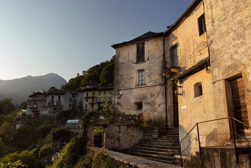 Spoccia zonsondergang, Valle Cannobina, Italië van Imladris Images