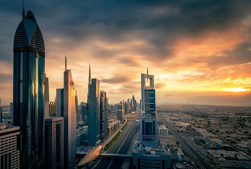 Dubai Skyline sunset van Martijn Kort