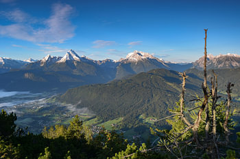 Schönes Bayern: Blick auf den Talkessel von Berchtesgaden mit Watzmann und Hochkalter