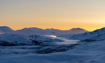 Zonsondergang in de bergen van Arina Kraaijeveld