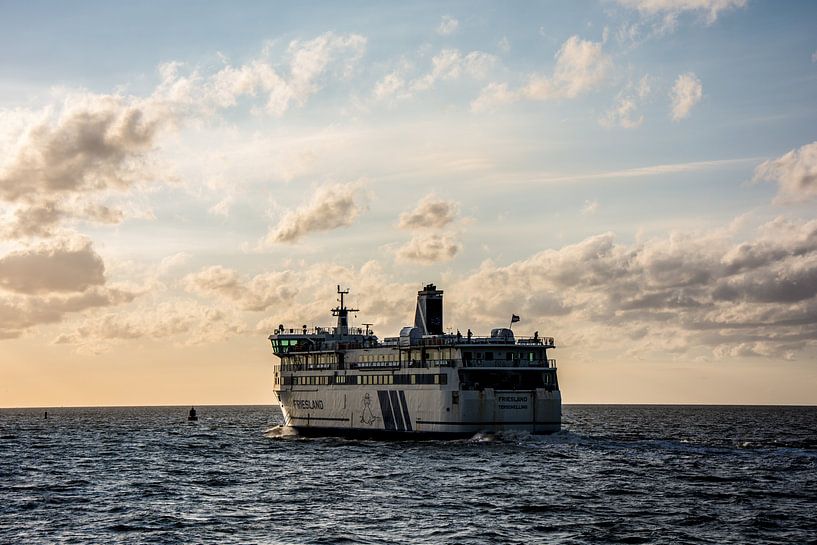 Last sail! by scheepskijkerhavenfotografie