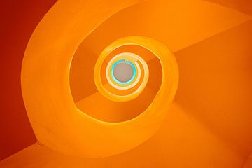 Trap spiraal in oranje van Frank Kremer