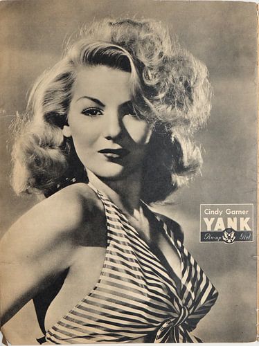 YANK pinup: Blondine Cindy Garner in zomers topje met decolleté, april 1945