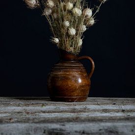 Nigella gedroogd in vaas van Anjo Kan