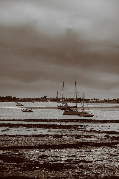 pleasure boats at low tide in sepia by Youri Mahieu