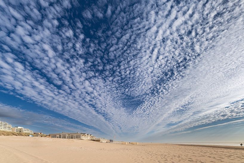 Strand Noordwijk met prachtige wolken van Yanuschka | Fotografie Noordwijk