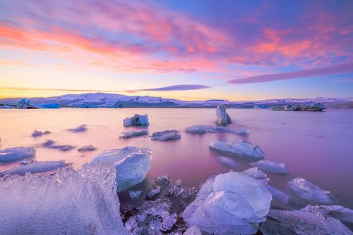 Het ijsschotsenmeer Jökulsárlón op IJsland tijdens een mooie 