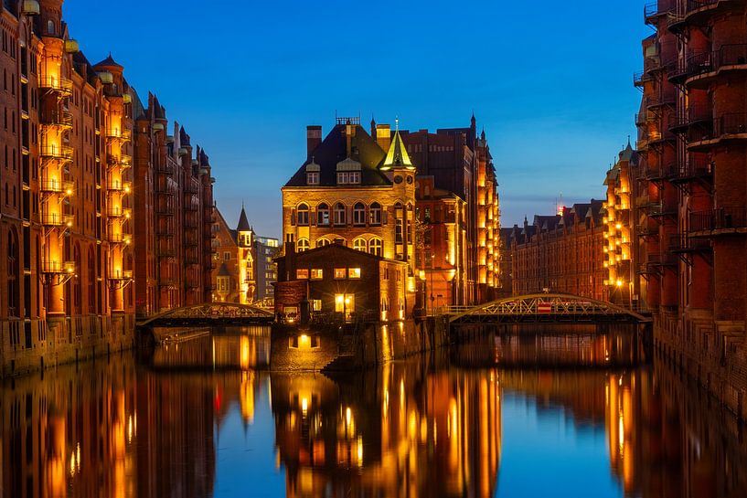Speicherstadt in Hamburg bei Nacht von Jan Schuler