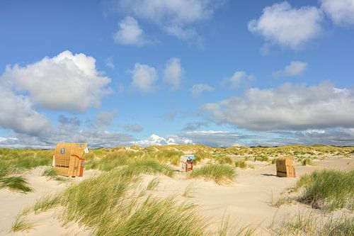 Strandstoelen in de duinen op Amrum