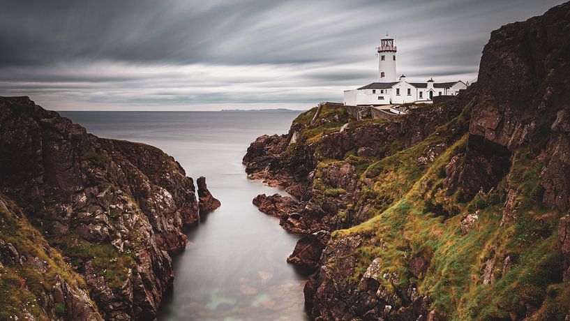 Der Leuchtturm von Fanad Head in Irland von Roland Brack