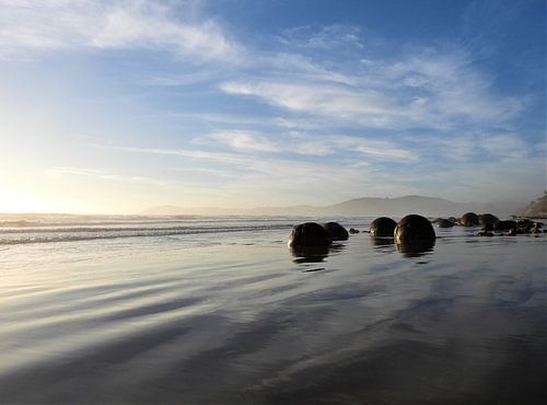 Totaalbeeld van de Moeraki Boulders in Nieuw-Zeeland