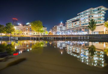 Leeuwarden De Beurs bij nacht sur Harrie Muis