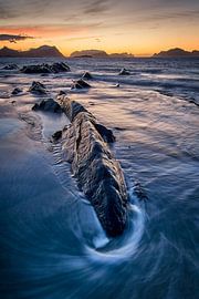 Beach and rocks on Flø, Ulsteinvik, Norway by qtx