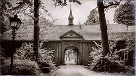 Poortgebouw Rhijnauwen van Jan van der Knaap