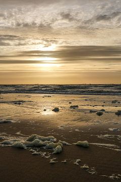 Zonsondergang Noordzeekust Kust Nederland Goud Blauw Portret van Martijn Jebbink Fotografie