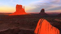Sunset in Monument Valley by Henk Meijer Photography thumbnail