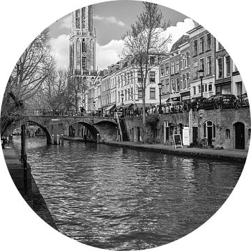 De Dom van Utrecht gezien vanaf de werf aan de Oudegracht