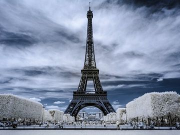 Eiffel Tower in Paris by Rainer Pickhard