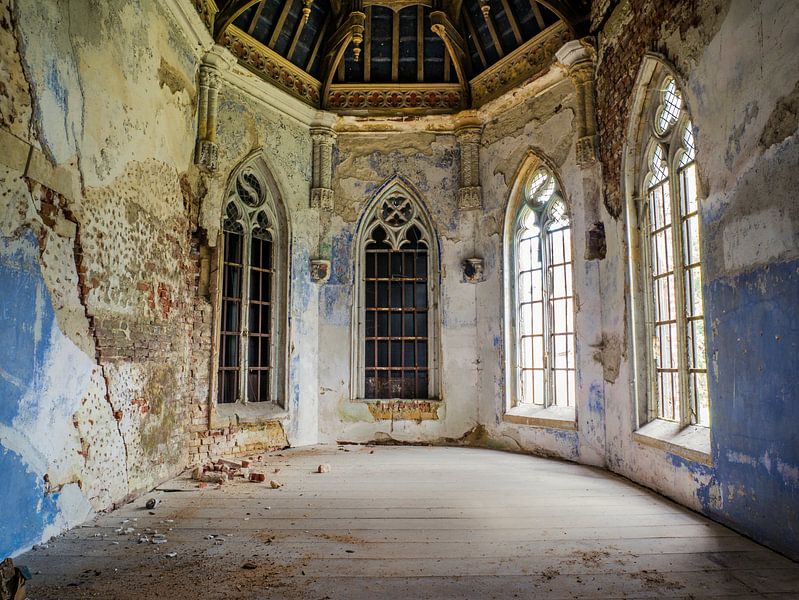 Kasteel / Chateau Hogemeyer, België - Urbex / plafond / blauw / glas in lood / ramen  / verval van Art By Dominic